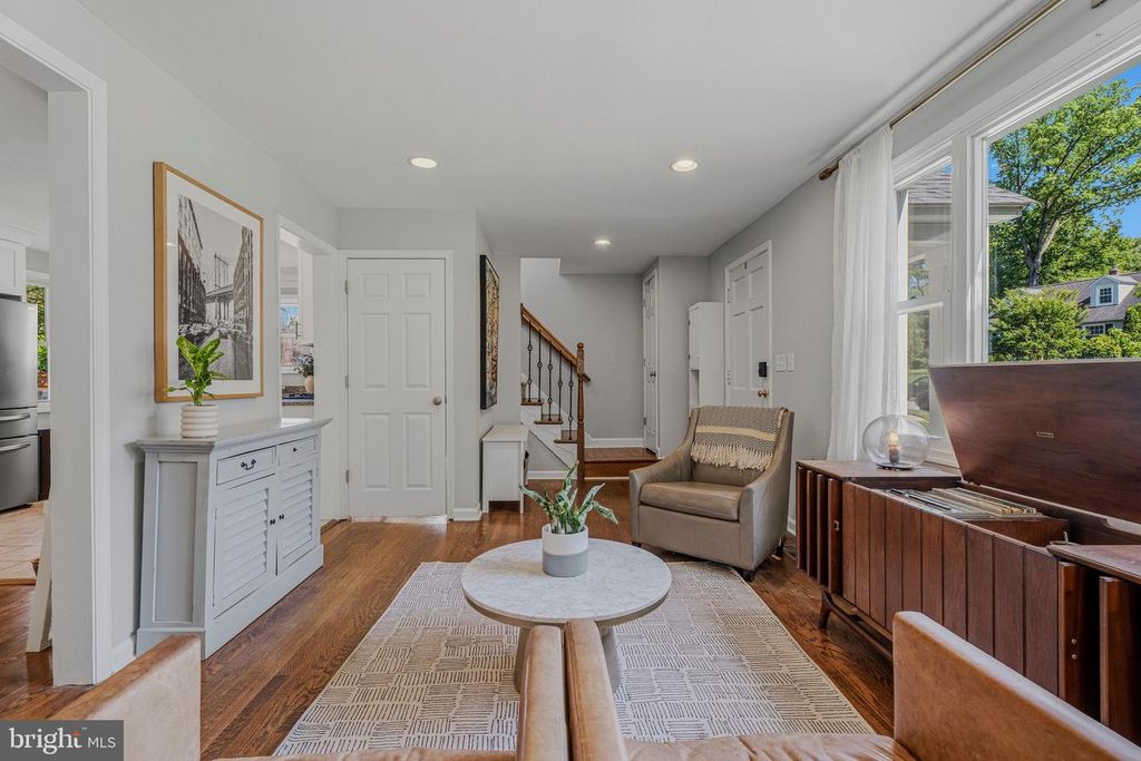 Image 6 of property listing at 506 BROOK RD, Baltimore, MD 21286