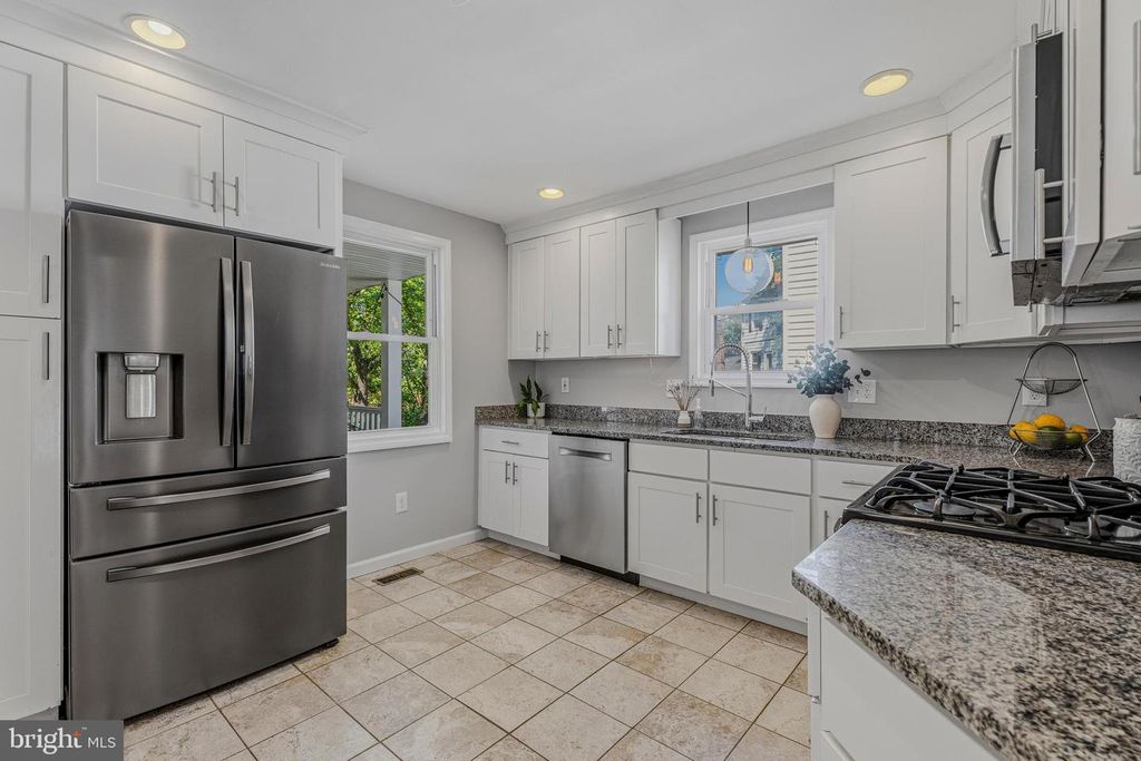 Image 9 of property listing at 506 BROOK RD, Baltimore, MD 21286