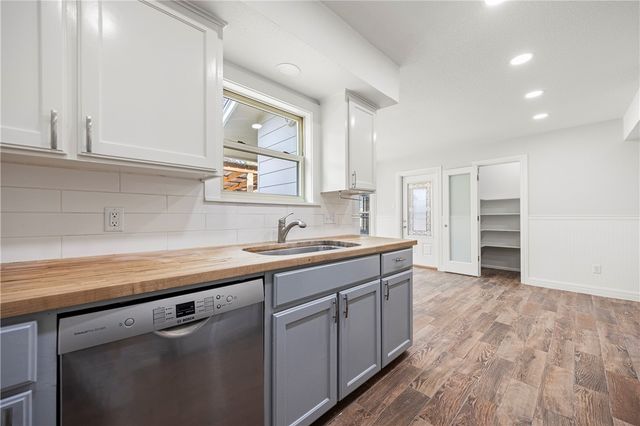 7030 Tree Top Pl, Corpus Christi, TX 78413