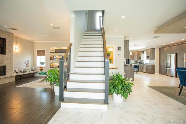 165 W Walnut Street, Long Beach, NY 11561