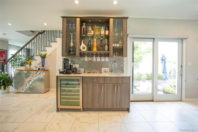 165 W Walnut Street, Long Beach, NY 11561