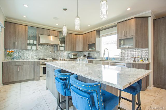 165 W Walnut Street, Long Beach, NY 11561