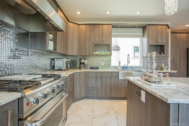 165 W Walnut Street, Long Beach, NY 11561