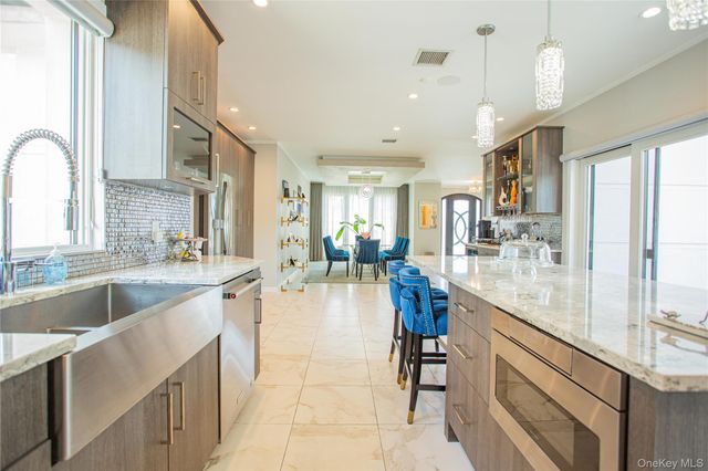 165 W Walnut Street, Long Beach, NY 11561