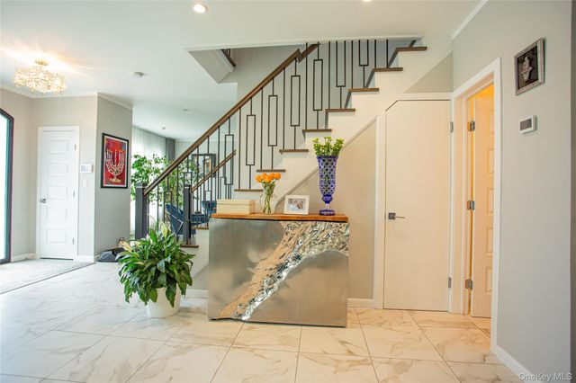 165 W Walnut Street, Long Beach, NY 11561