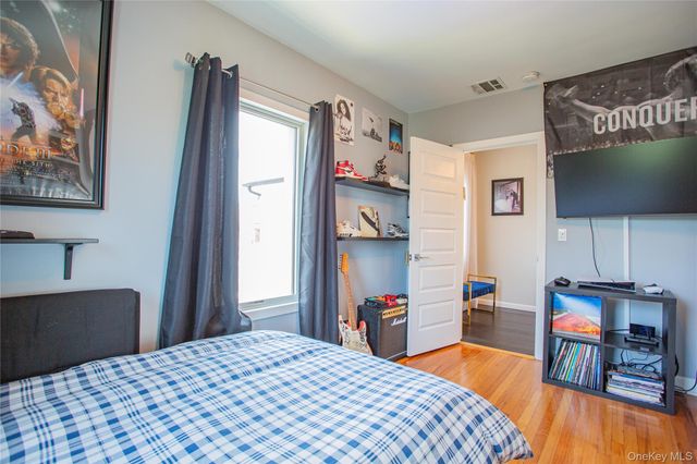 165 W Walnut Street, Long Beach, NY 11561