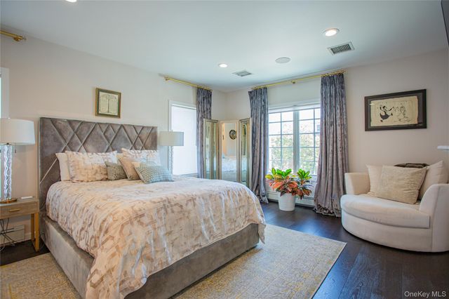 165 W Walnut Street, Long Beach, NY 11561