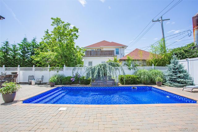 165 W Walnut Street, Long Beach, NY 11561