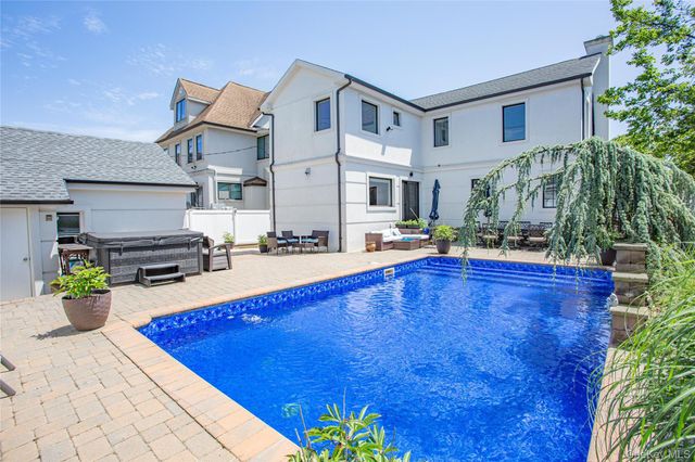 165 W Walnut Street, Long Beach, NY 11561