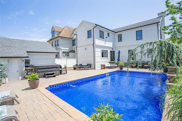 165 W Walnut Street, Long Beach, NY 11561