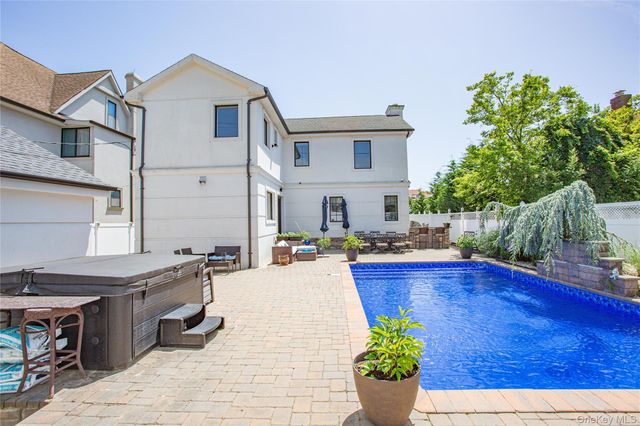 165 W Walnut Street, Long Beach, NY 11561