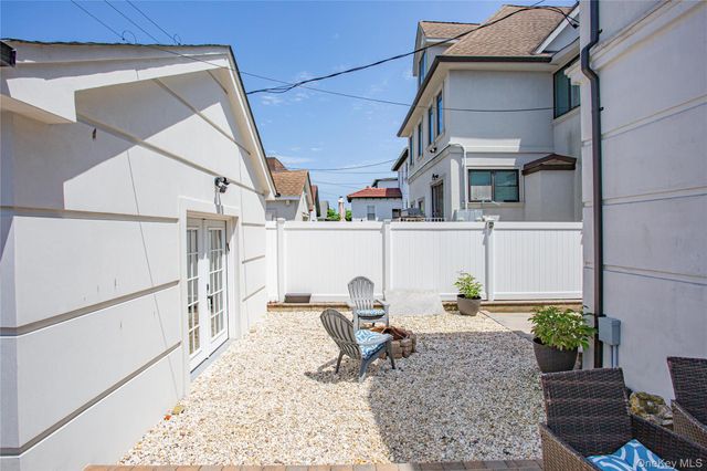 165 W Walnut Street, Long Beach, NY 11561