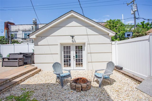 165 W Walnut Street, Long Beach, NY 11561