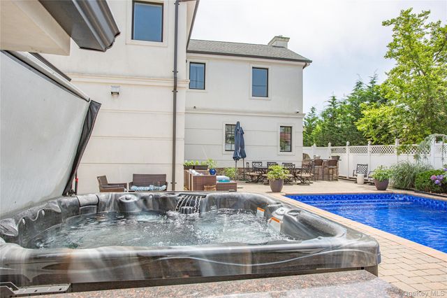 165 W Walnut Street, Long Beach, NY 11561