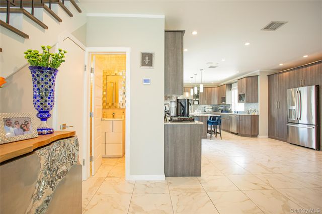 165 W Walnut Street, Long Beach, NY 11561