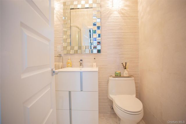 165 W Walnut Street, Long Beach, NY 11561