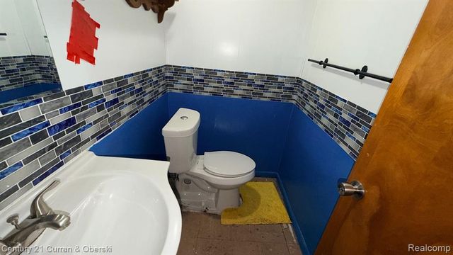 23175 Gladhill Lane, Saint Clair Shores, MI 48080