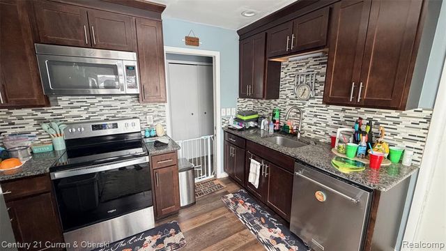 23175 Gladhill Lane, Saint Clair Shores, MI 48080