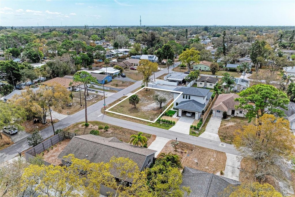 Image 23 of property listing at 4004 WORCESTER ROAD, Sarasota, FL 34231