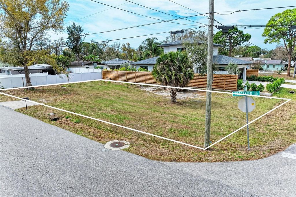 Image 25 of property listing at 4004 WORCESTER ROAD, Sarasota, FL 34231