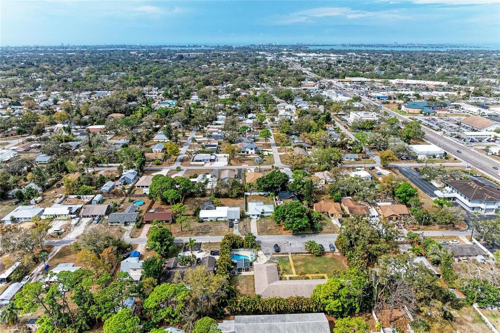 Image 27 of property listing at 4004 WORCESTER ROAD, Sarasota, FL 34231