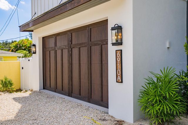 6910 MIDNIGHT PASS ROAD B, Sarasota, FL 34242