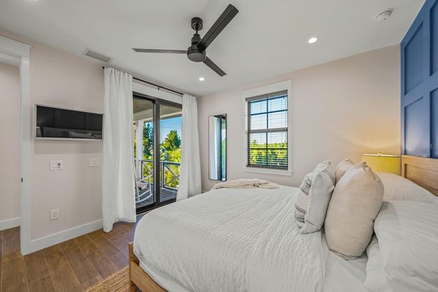 6910 MIDNIGHT PASS ROAD B, Sarasota, FL 34242