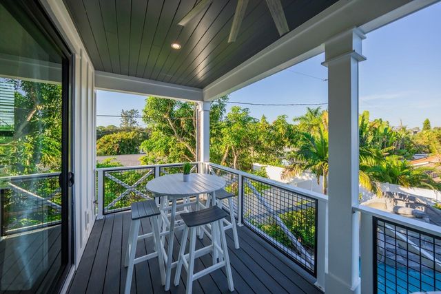6910 MIDNIGHT PASS ROAD B, Sarasota, FL 34242