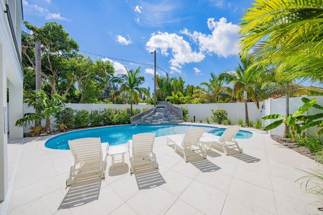 6910 MIDNIGHT PASS ROAD B, Sarasota, FL 34242