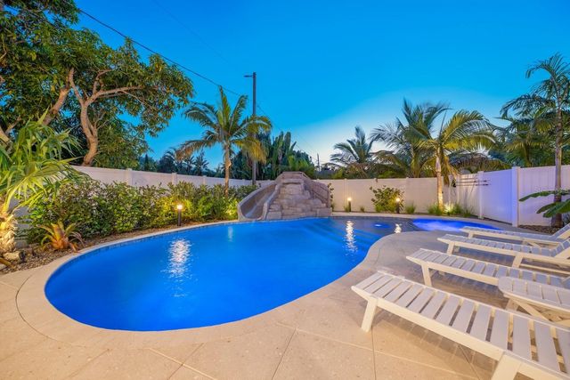6910 MIDNIGHT PASS ROAD B, Sarasota, FL 34242