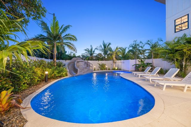 6910 MIDNIGHT PASS ROAD B, Sarasota, FL 34242