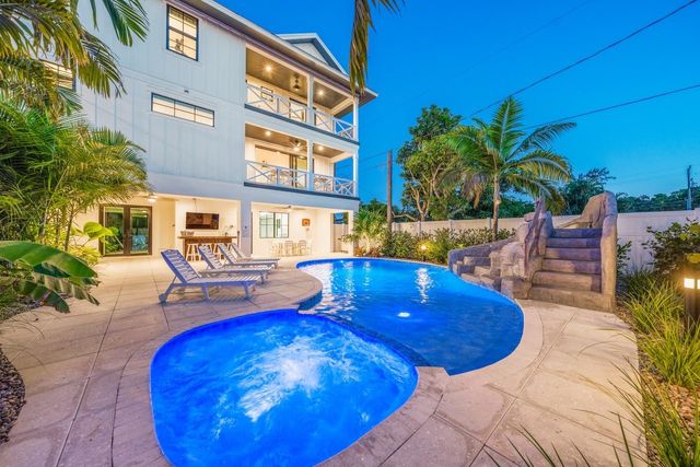 6910 MIDNIGHT PASS ROAD B, Sarasota, FL 34242