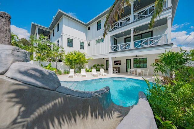 6910 MIDNIGHT PASS ROAD B, Sarasota, FL 34242