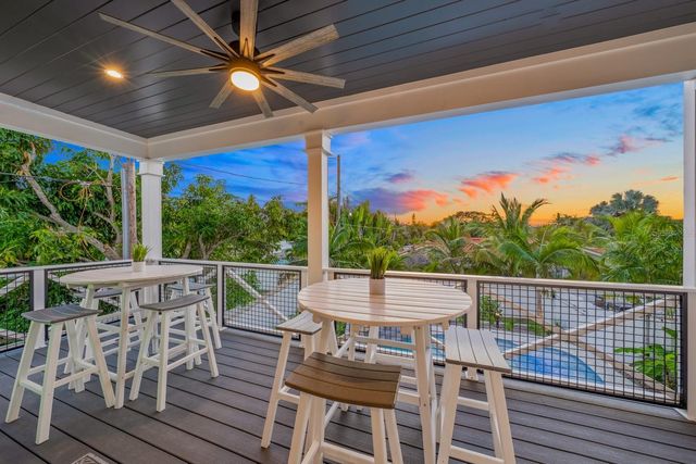 6910 MIDNIGHT PASS ROAD B, Sarasota, FL 34242