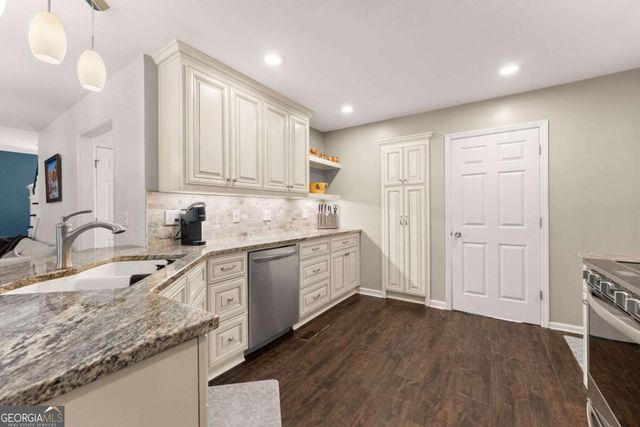6413 Farm Ridge Court, Flowery Branch, GA 30542