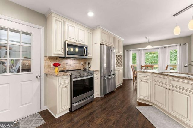 6413 Farm Ridge Court, Flowery Branch, GA 30542