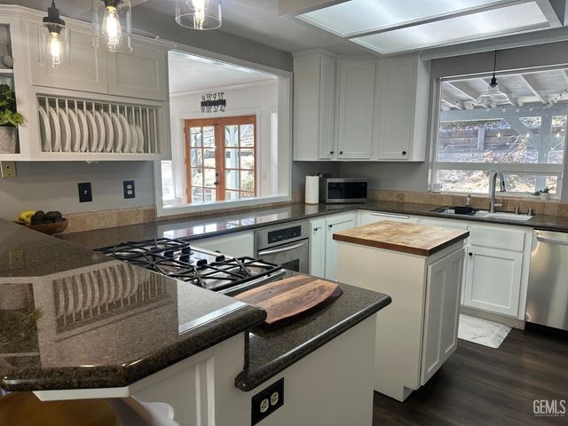 25908 Bear Valley Road, Tehachapi, CA 93561