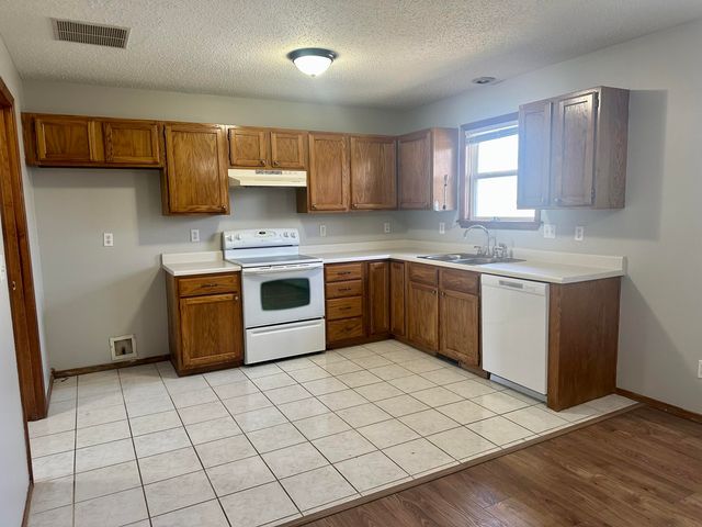 505 E Ozark Jubilee Drive, Nixa, MO 65714