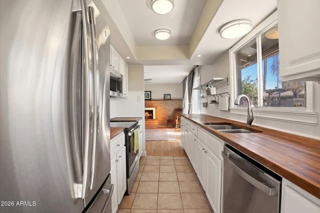 3627 W MAUNA LOA Lane, Phoenix, AZ 85053