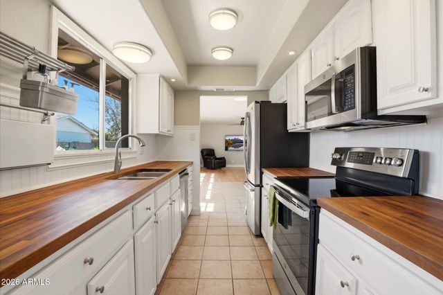 3627 W MAUNA LOA Lane, Phoenix, AZ 85053