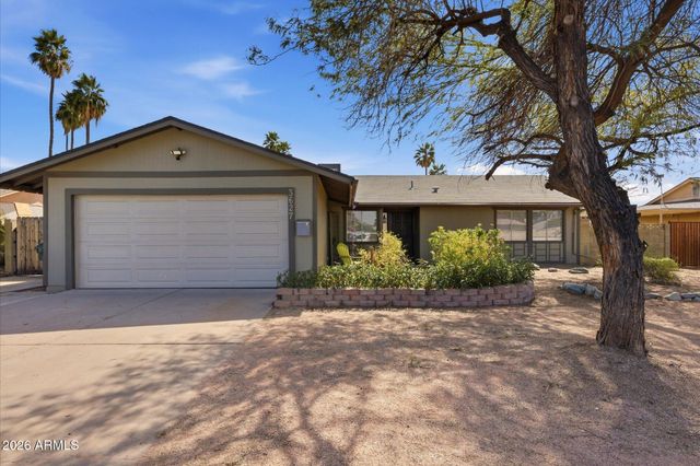 3627 W MAUNA LOA Lane, Phoenix, AZ 85053