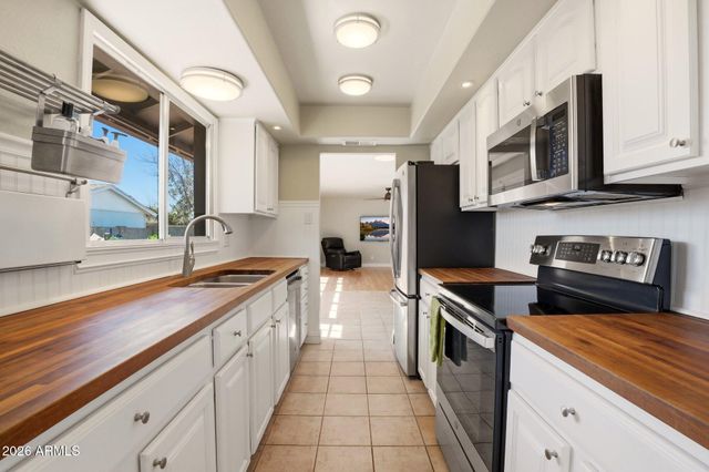 3627 W MAUNA LOA Lane, Phoenix, AZ 85053