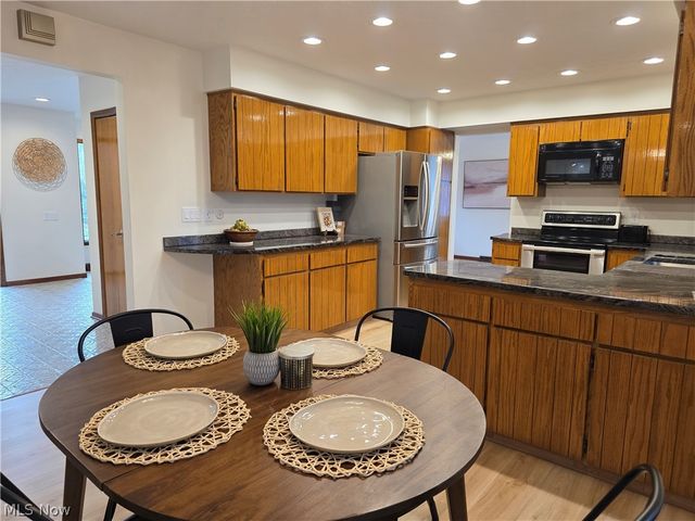 5009 Lansdowne Drive, Solon, OH 44139