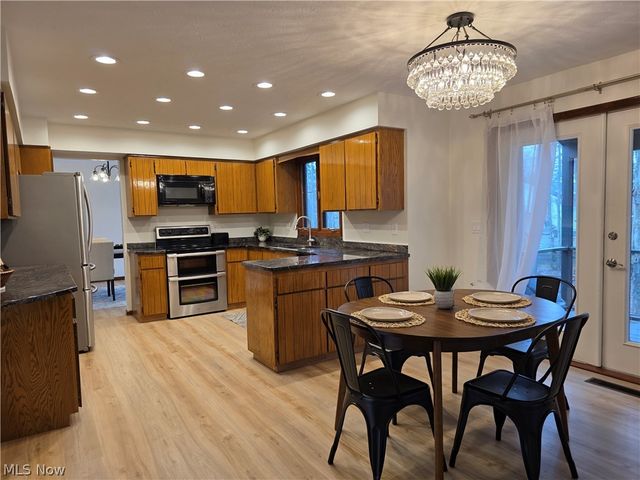 5009 Lansdowne Drive, Solon, OH 44139