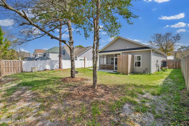 125 NE 15th Street, Oak Island, NC 28465