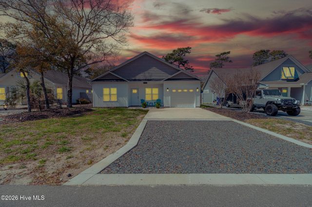 125 NE 15th Street, Oak Island, NC 28465