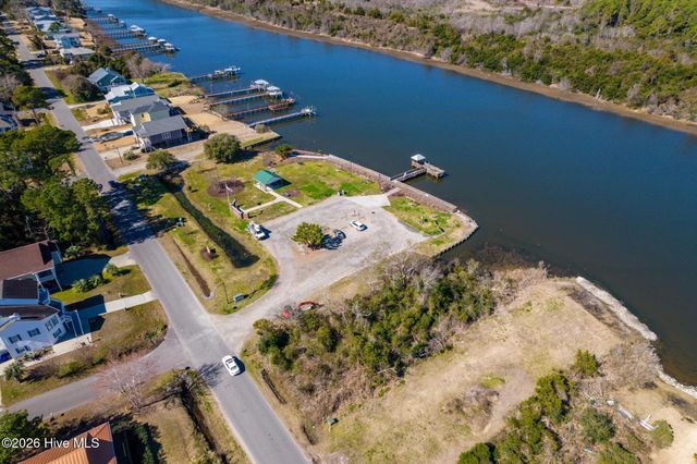 125 NE 15th Street, Oak Island, NC 28465