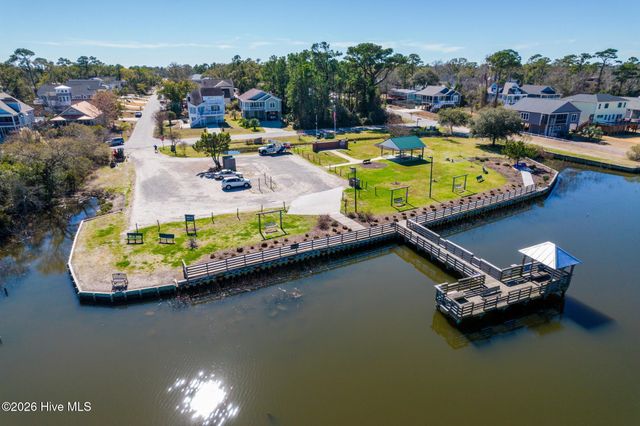 125 NE 15th Street, Oak Island, NC 28465