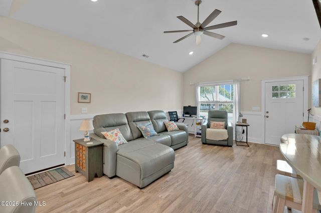 125 NE 15th Street, Oak Island, NC 28465
