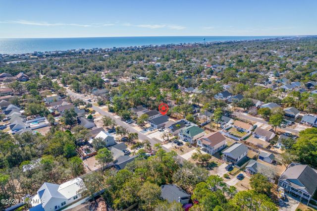 125 NE 15th Street, Oak Island, NC 28465